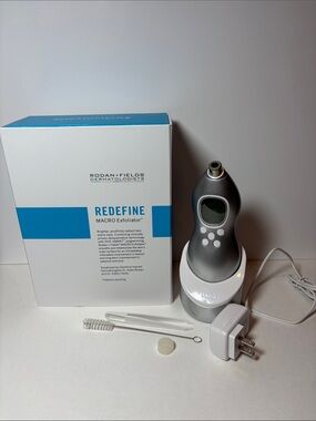 Rodan + Fields REDEFINE Macro Exfoliator - Silver/Blue